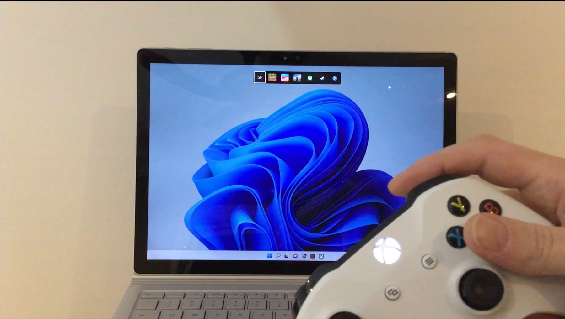 Pressing the Xbox button surfaces Controller Bar over the desktop